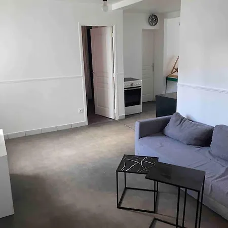 F2 Spacieux Et Calme Cote Gare Apartamento